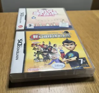 Nintendo DSi XL Amarilla con 2 juegos