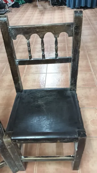 Sillas Castellanas Antiguas Cuero,  30 eur todas