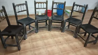 Sillas Castellanas Antiguas Cuero,  30 eur todas