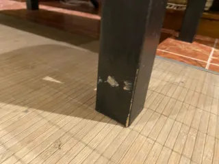 Mesa de centro negra y azul