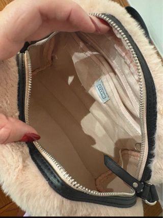 Bolso pelo rosa y negro