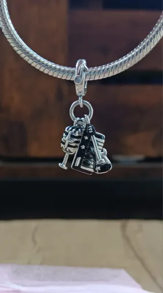 Charm Música | Micrófono, guitarra y micrófono