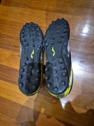 Botas de fútbol Joma Negras y Amarillas munti taco