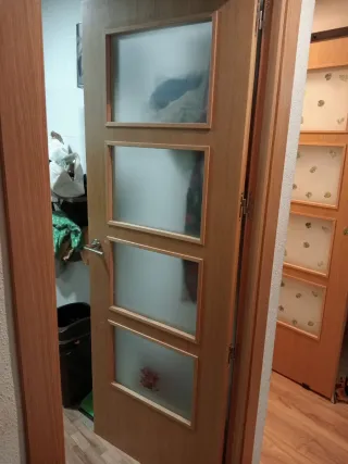 Puerta madera interior cristal cocina salón