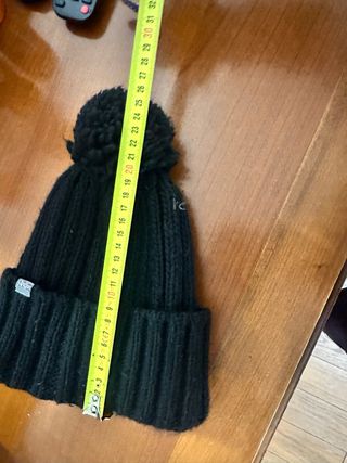 Cappello Napapijri nero con pompon