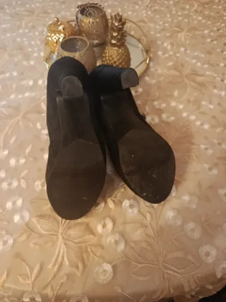 Stivaletti neri con tacco