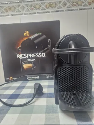 Cafetera Nespresso Delonghi Inissia Negra