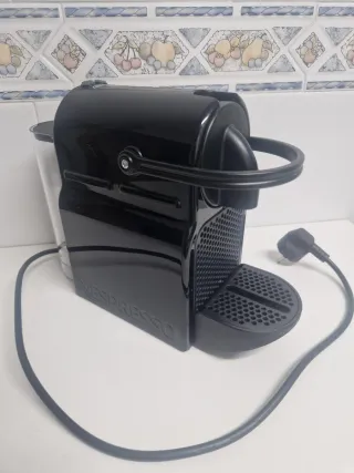 Cafetera Nespresso Delonghi Inissia Negra