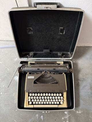 Máquina de escribir Capri portátil retro vintage