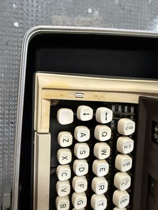 Máquina de escribir Capri portátil retro vintage