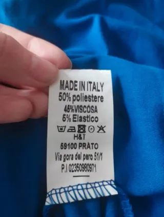 Vestido de fiesta azul con volantes