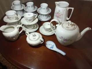 Conjunto de tazas de té y café