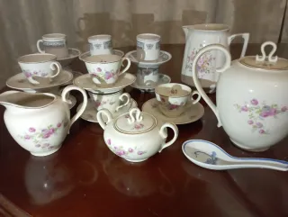 Conjunto de tazas de té y café
