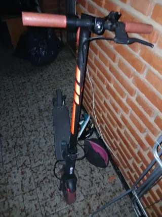 Patinete eléctrico con batería defectuosa