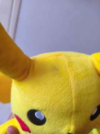 Pikachu Peluche Luz y Sonido