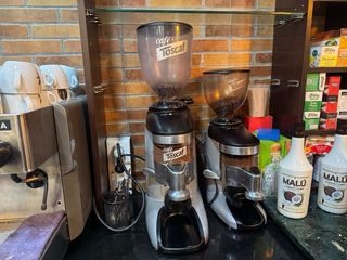 Cafetera Profesional NERA Gaggia Con molinos