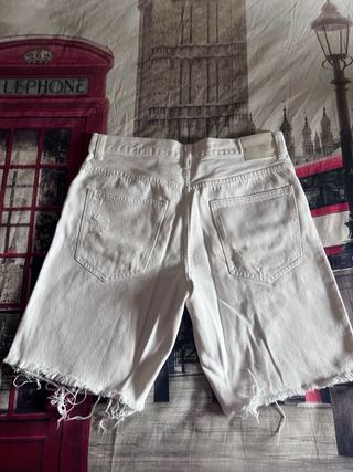 Bershka Pantalón Bermuda Blanco Roto Hombre