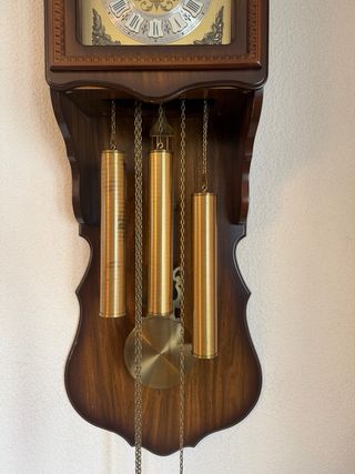 Reloj de pared antiguo mecánico