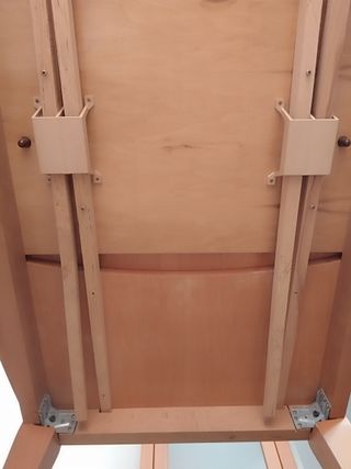 Mesa de salón de madera