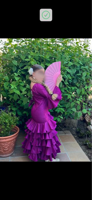 Vestido morado con volantes