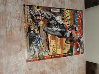 Revista de motos moto verde