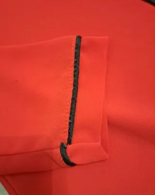 Camicia donna rossa con bordi neri