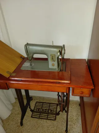 Máquina de coser Singer antigua