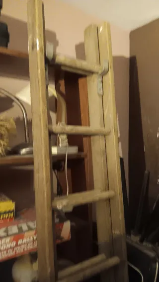 Escalera madera antigua