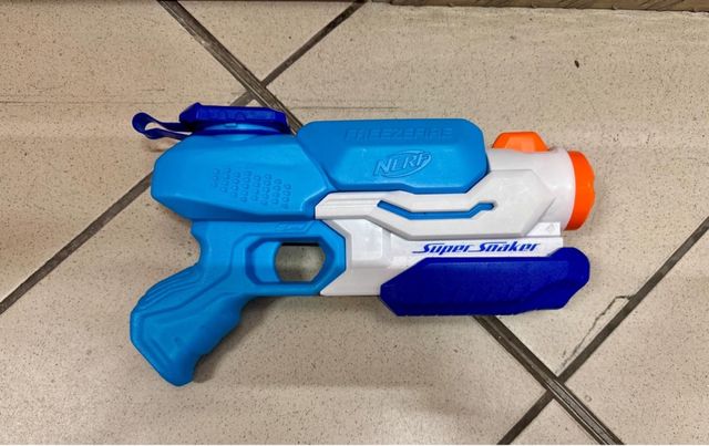 Pistola Agua Nerf Super Soaker Freeze Fire