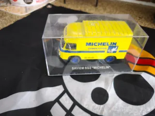 Miniatura Caminhão Michelin Amarelo