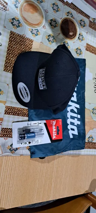Makita Borsa e Cappellino