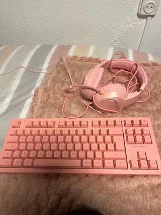 Teclado y Cascos Gaming Rosas