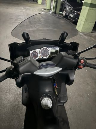 GILERA NEXUS 500 cc Maxi Scooter Negra