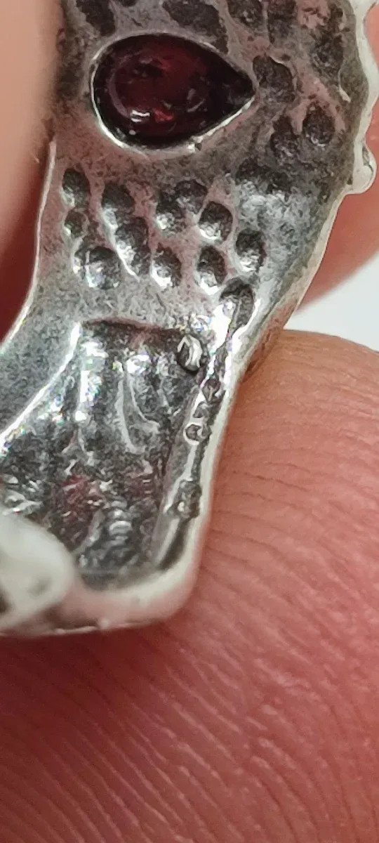 Anillo de plata ajustable y ámbar.