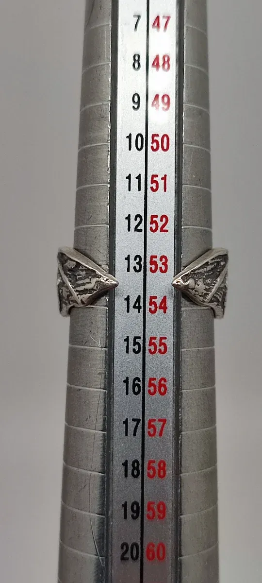 Anillo de plata ajustable y ámbar.