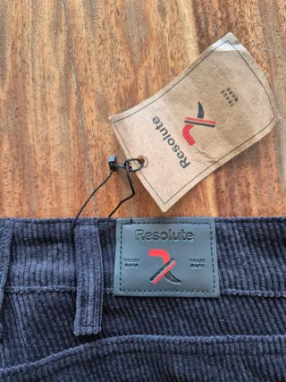 Pantalón pana negro Resolute