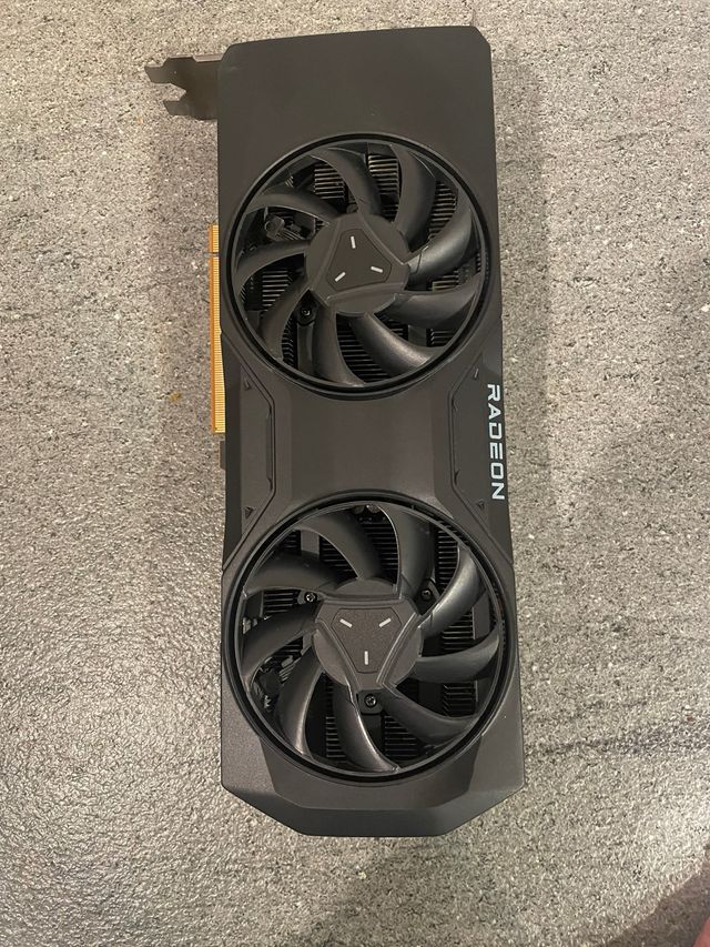 Radeon RX 7800 XT 16GB