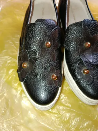 Mocassini donna neri con fiori