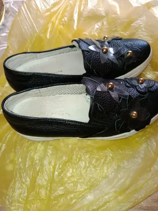 Mocassini donna neri con fiori