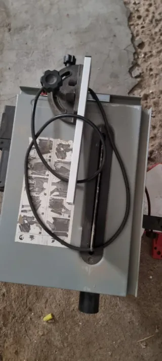 Sierra de mesa para cortes