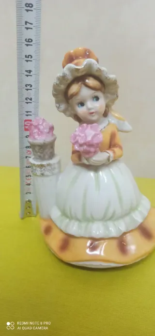 Muñeca Caja Música Porcelana
