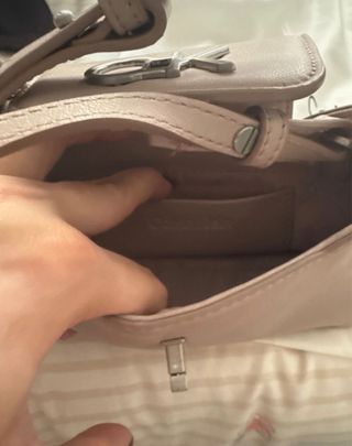 Bolso Calvin Klein rosa y plateado