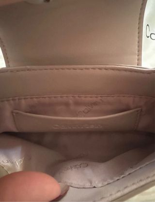 Bolso Calvin Klein rosa y plateado