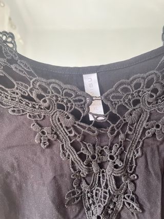 Top negro con encaje