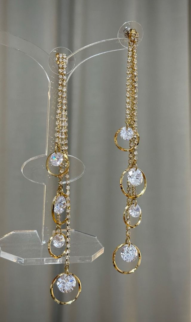 Pendientes largos dorados con cristales