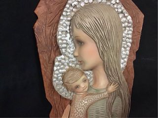 Virgen de Olot Cerámica sobre Cuero 34x16