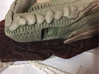 Virgen de Olot Cerámica sobre Cuero 34x16