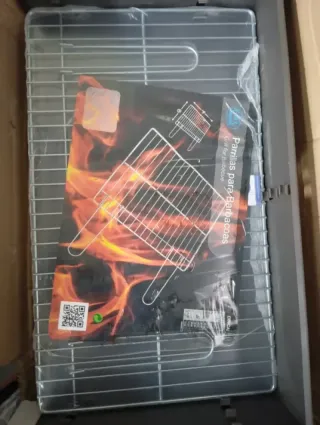 Barbacoa con ruedas y parrilla