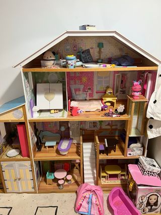 Casa de muñecas de madera