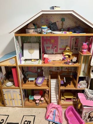 Casa de muñecas de madera